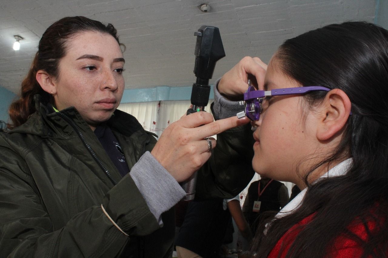 Entregarán 30 mil lentes a alumnos con problemas visuales en escuelas de Ecatepec
