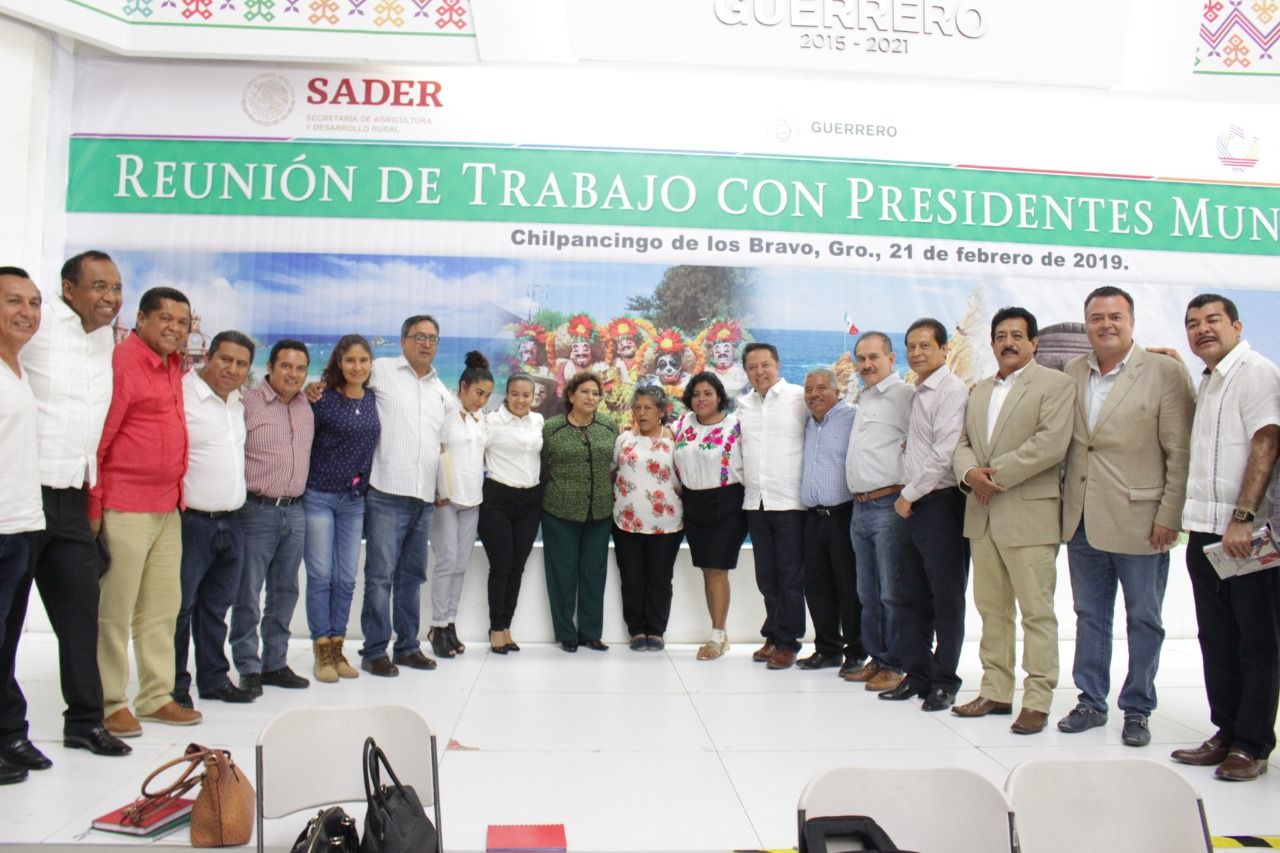 Se reúne Adela Román con funcionarios para conocer el Programa Nacional de Fertilizante 