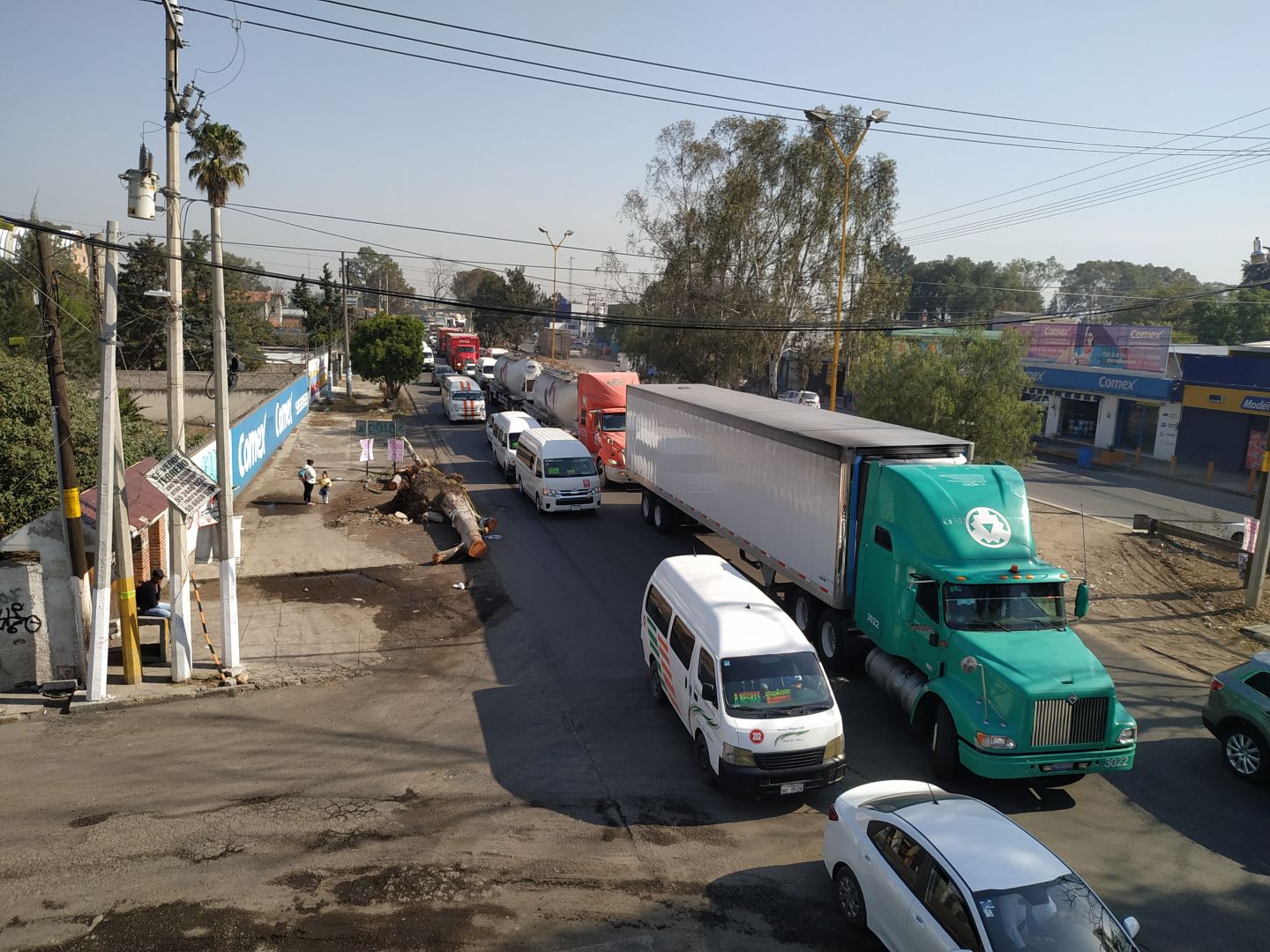 Se presenta tráfico en puerta Texcoco por accidente vial