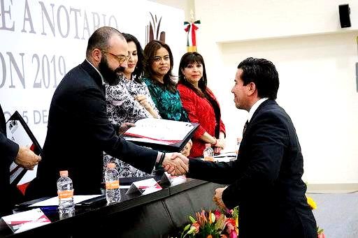 Capacitan a aspirantes a notarios para garantizar la certeza jurídica de la familias mexiquenses
