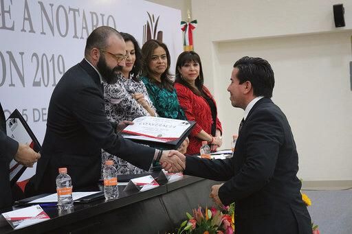 CAPACITAN A ASPIRANTES A NOTARIOS PARA GARANTIZAR LA CERTEZA JURÍDICA DE LAS FAMILIAS MEXIQUENSES
 
           