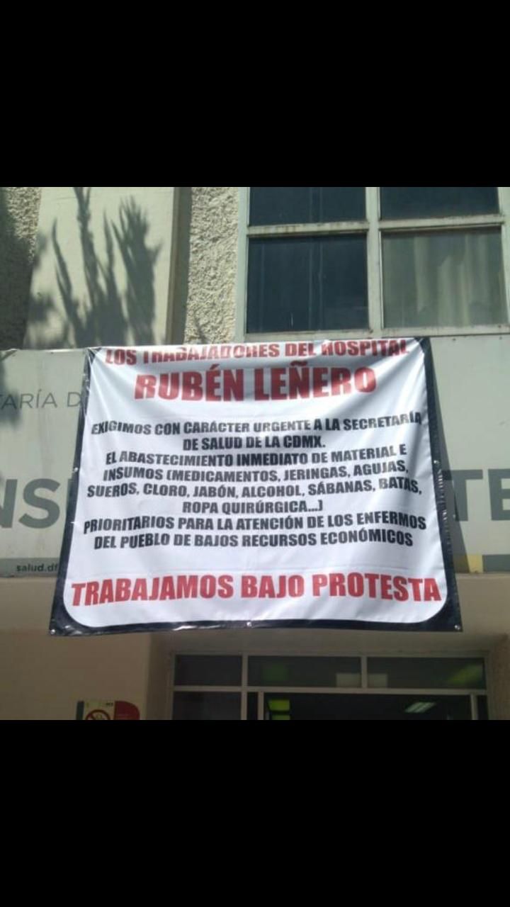 Trabajadores del hospital Rubén Leñeros en protesta por la falta de medicamentos.
