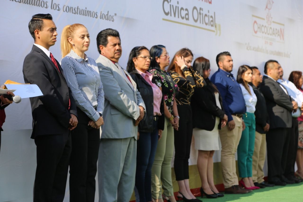 Reciben estímulo económico elementos de seguridad pública durante acto cívico en conmemoración del natalicio de Benito Juárez, Chicoloapan
