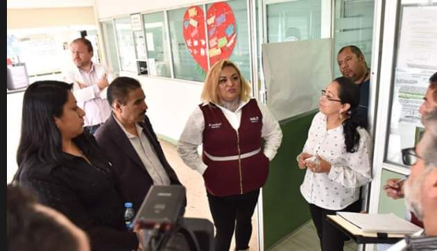Diputados visitan hospital de Chimalhuacán.