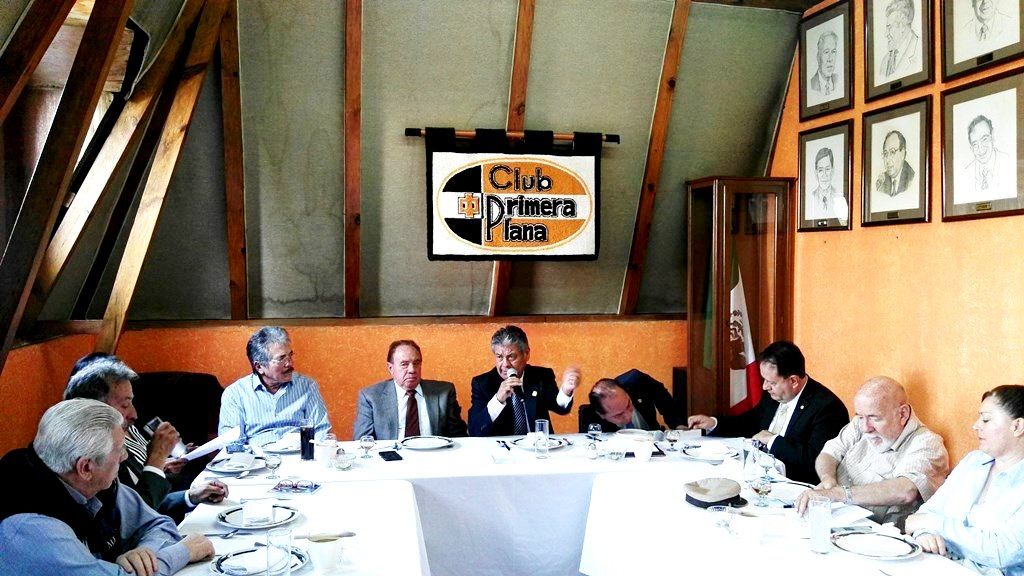 Reunión de Raúl Nieto Ángel con periodistas del Club Primera Plana