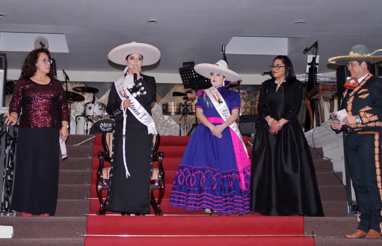 Coronan a Atenea l como reina de la Feria del Caballo Texcoco 2019