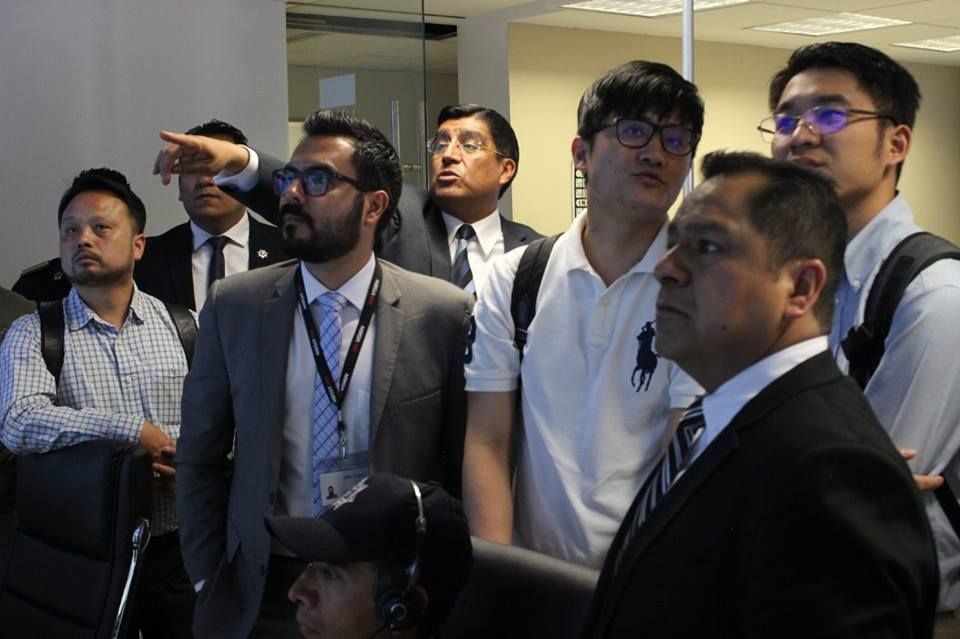 Empresarios Chinos comparten experiencias con policías de Texcoco