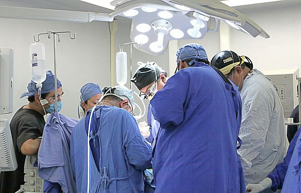 Trasplantan a un solo paciente Corazón y Riñón en el Centro Médico la Raza del IMSS.