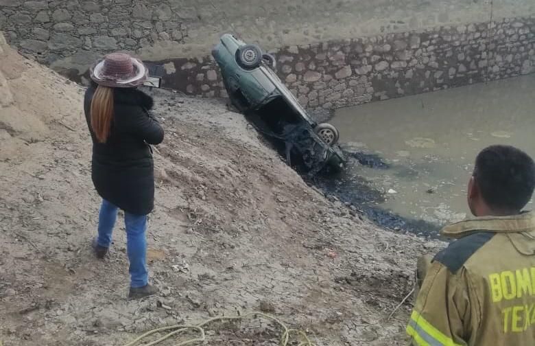 Tras siete años rescatan auto de presa en Texcoco