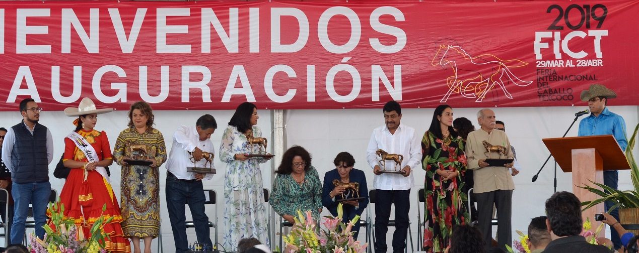 Reciben presentes personalidades de la política en la feria internacional del caballo Texcoco 2019
