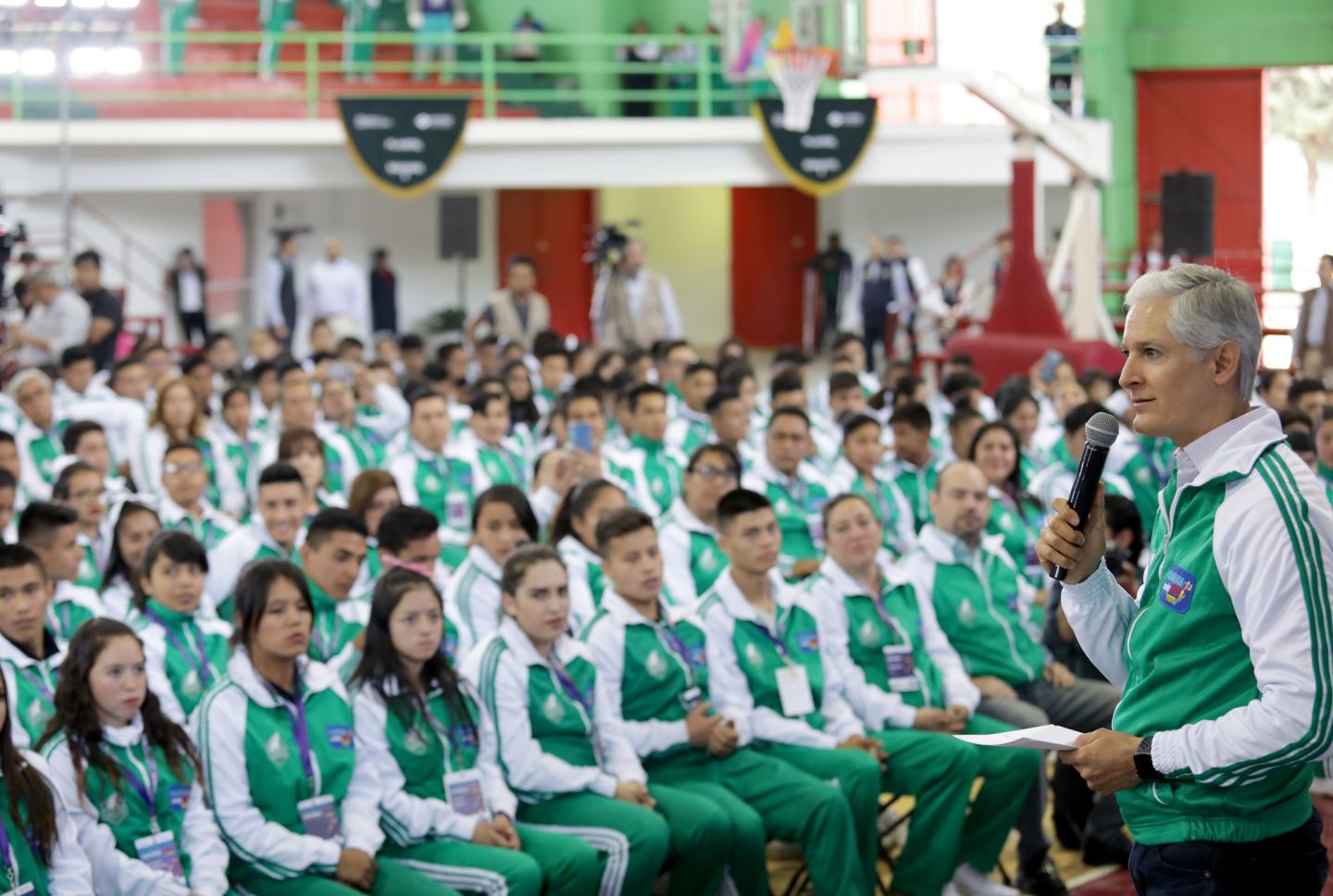 Alfredo del Mazo Maza acude a olimpiada del Conalep para fomentar el deporte en alumnos
 