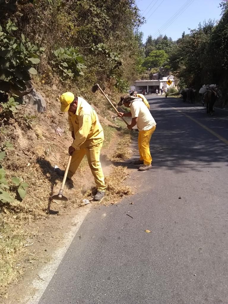 Edomex rehabilita rutas de evacuación en zona del Popocatépetl.