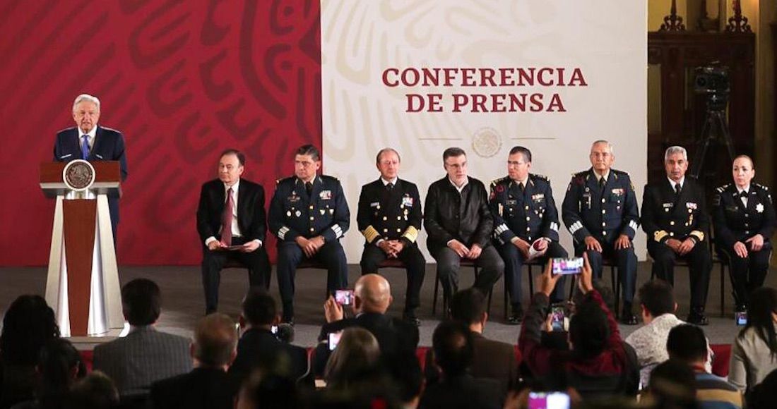 Mientras Peña Nieto dejaba seguridad a Chong, Ímaz y Márquez, AMLO presenta a mujer con 12 doctorados