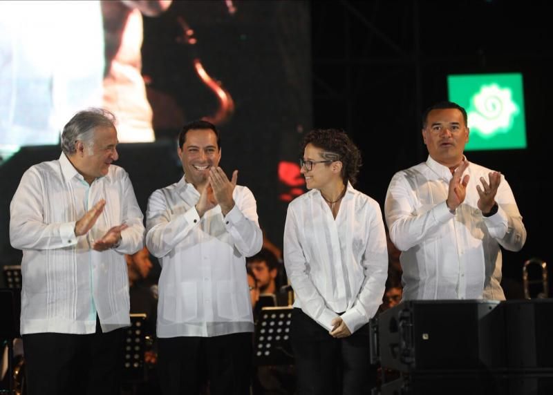 El Gobernador Mauricio Vila Dosal recibe la estafeta para la realización del Tianguis Turístico 2020 en Mérida, Yucatán