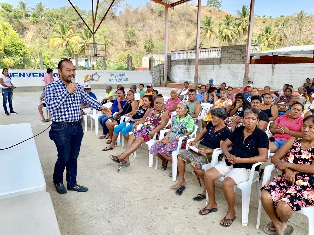 Lleva gobierno de Acapulco a la zona rural programa de lentes gratuitos 