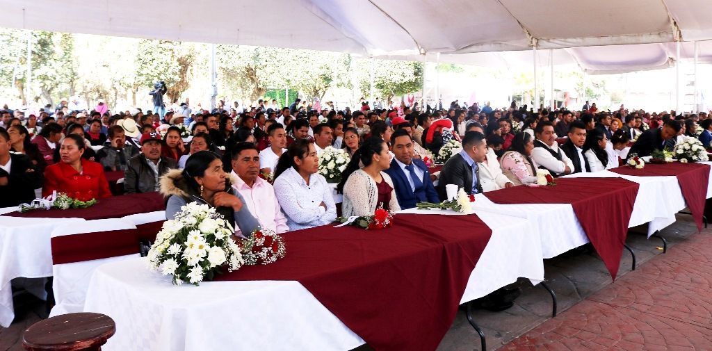 Se casan 165 parejas indígenas en San Felipe del Progreso