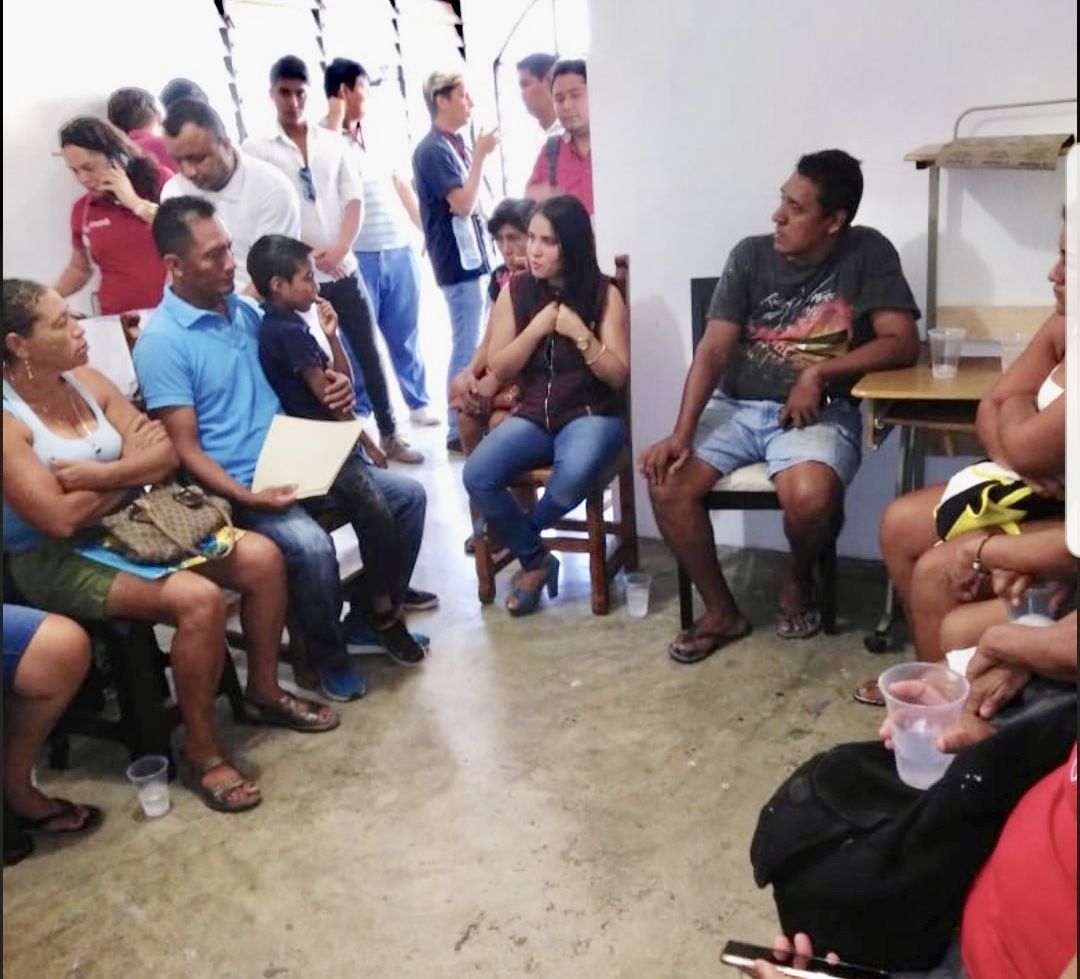 Visita Yoloczin Domínguez a pobladores de Acapulco; responde a sus demandas 