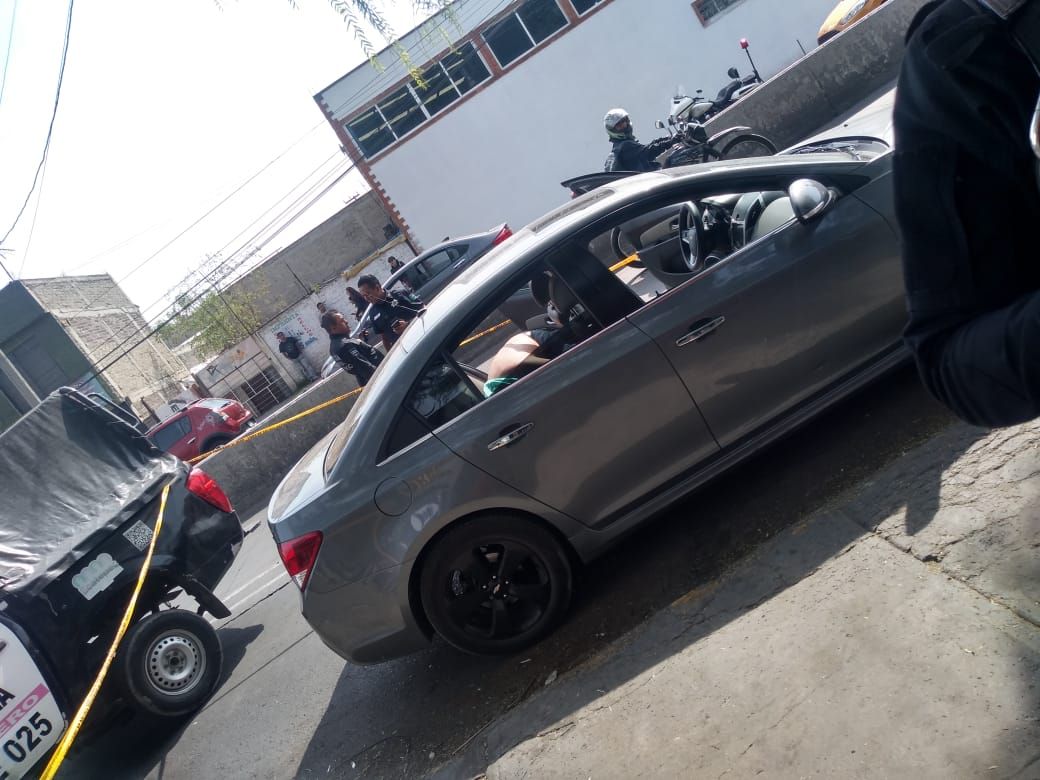 Atacan a balazos a tres hombres por reclamar que les vendieron vehículo robado en Ecatepec