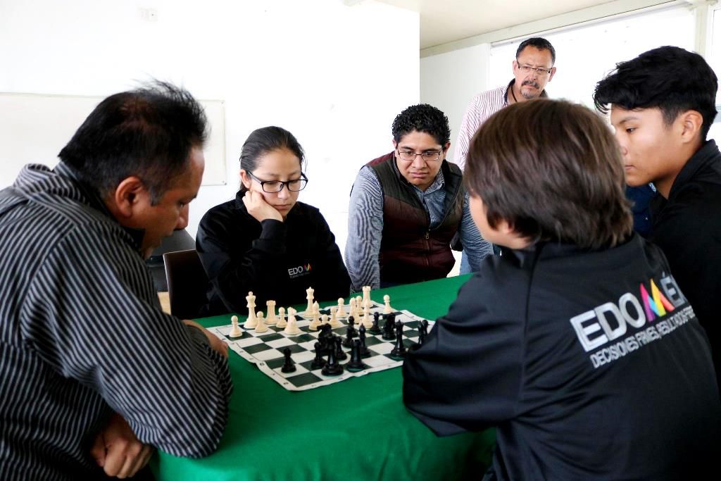 En el Centro Cultural Bicentenario inician aprendizaje de ajedrez