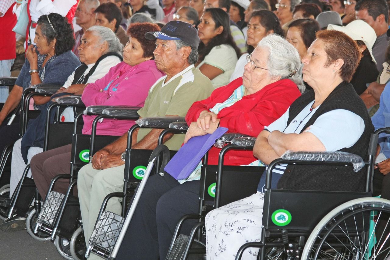 Gobierno del Edomex entrega apoyos a 100 discapacitados.