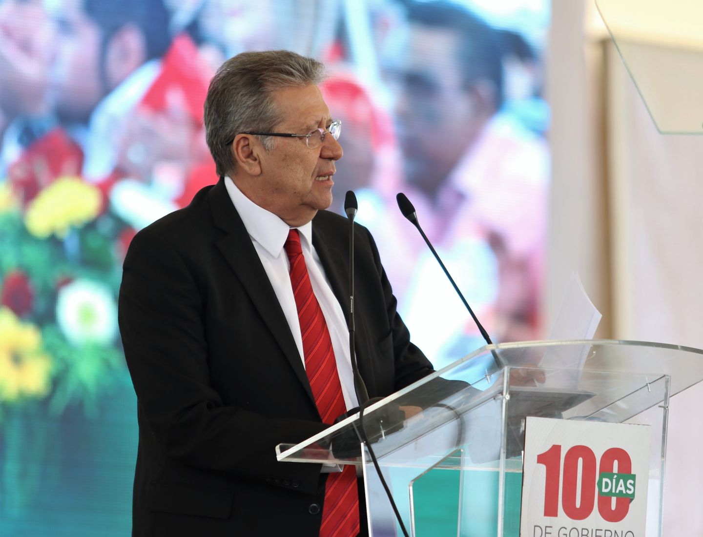 El alcalde presentó su informe de 100 días de gobierno ante más de 12 mil personas en el Recinto Ferial