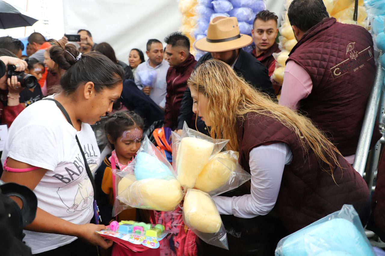 Nancy Gómez festeja el día del niño en Chicoloapan