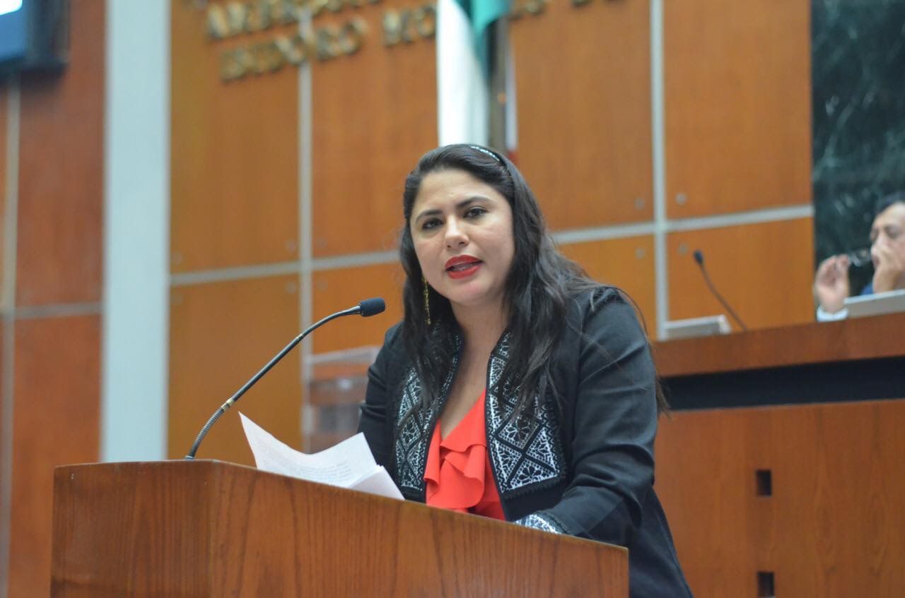 Propone Perla Edith Martínez ley para fomentar la producción del mezcal 