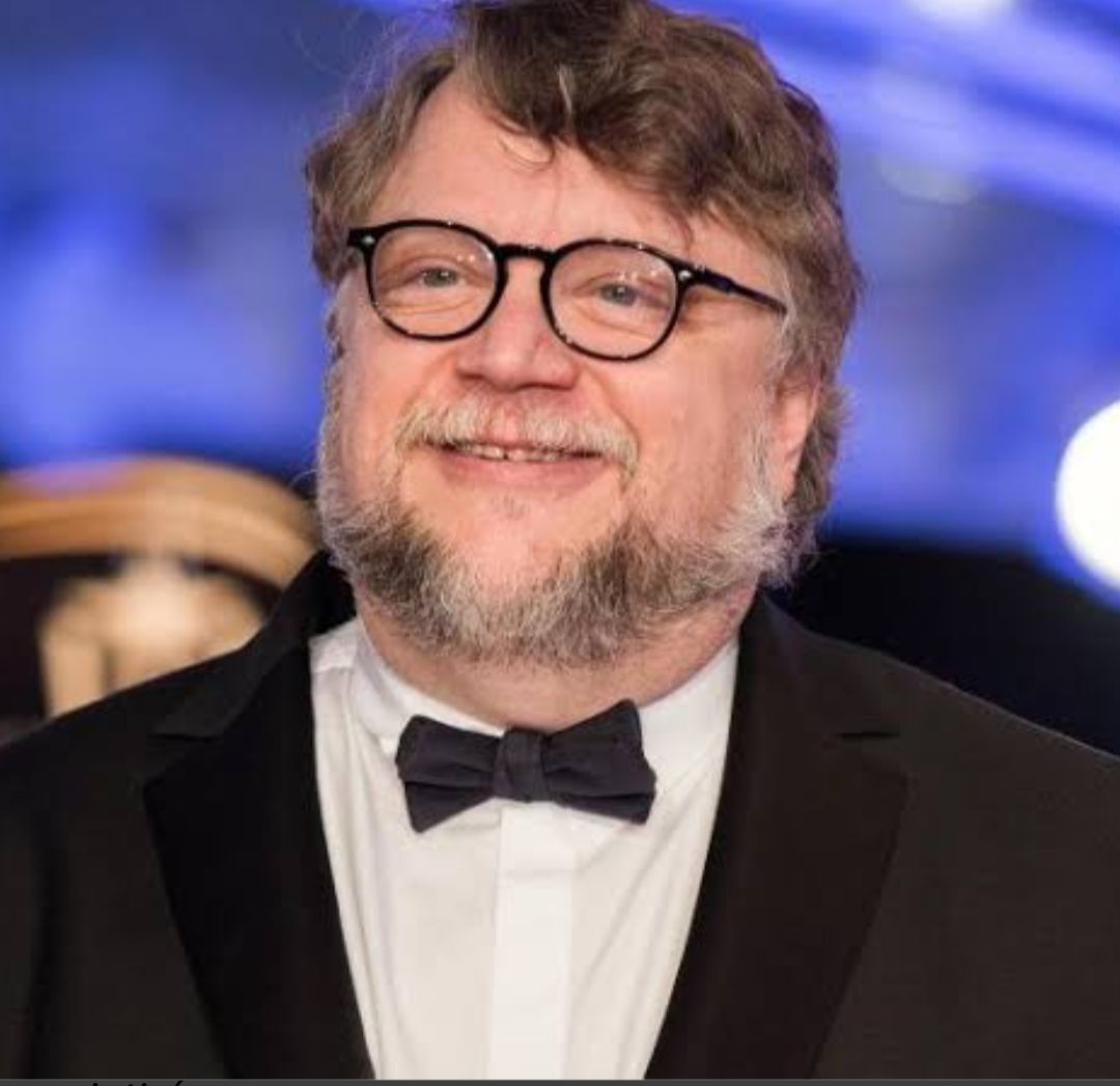 Guillermo del Toro apoya a estudiantes mexicanos.