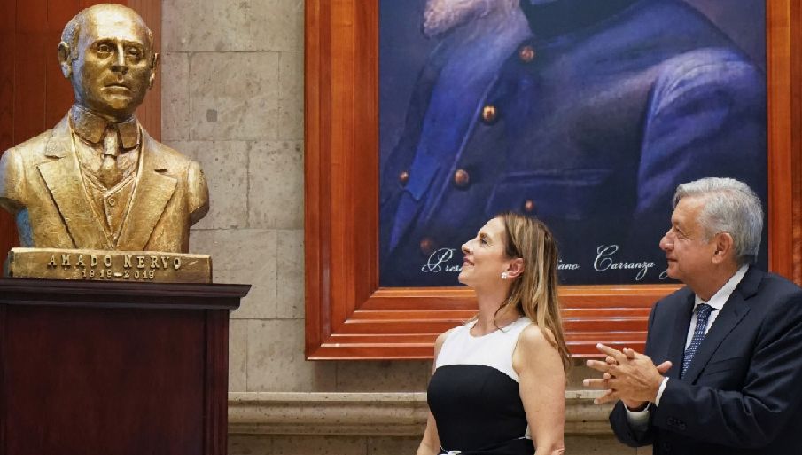 Presidente López Obrador devela busto de Amado Nervo y placa conmemorativa