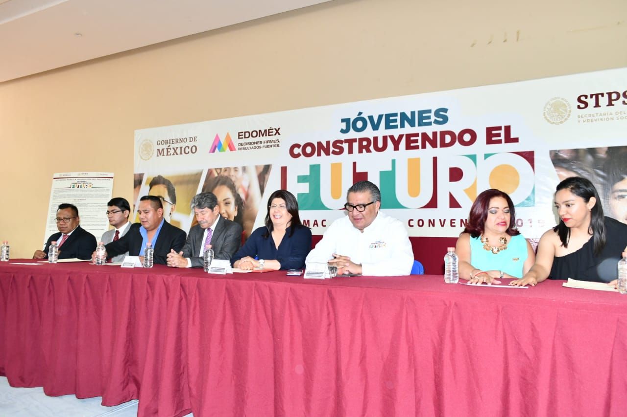 CON EL PROGRAMA JOVENES CONSTRUYENDO EL FUTURO 
TECAMAC TIENE NUEVAS VISIONES DE DESARROLLO. 