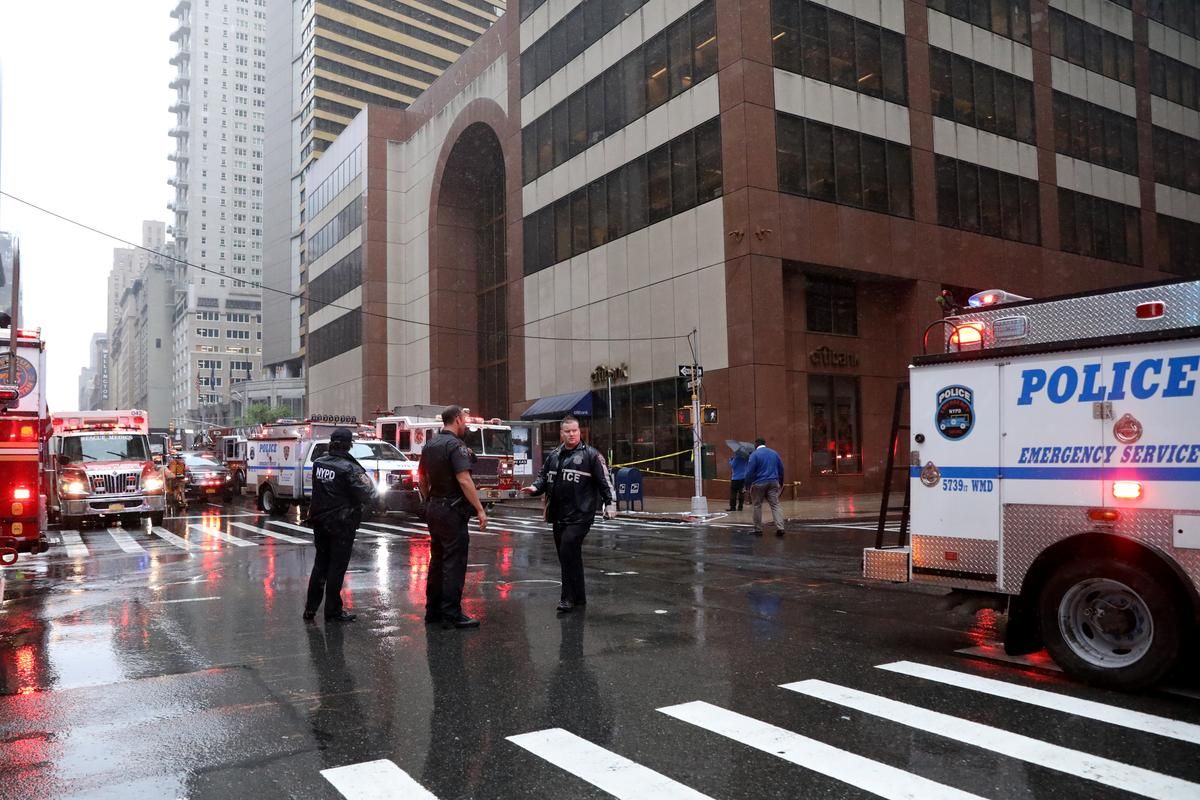 Helicóptero se estrella en un edificio de Nueva York

