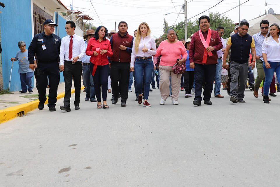 Cumpliendo palabra Nancy Gómez da mantenimiento a calles y avenidas