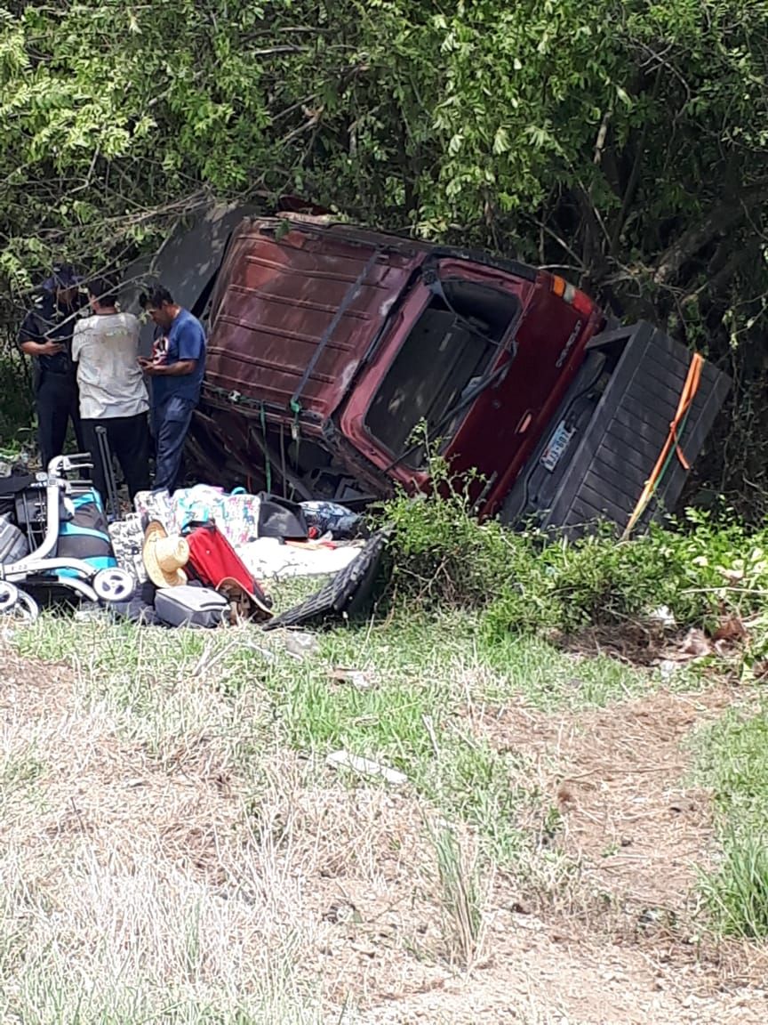 Accidente en la autopista la Tinaja -Cosoleacaque deja cinco personas lesionadas.