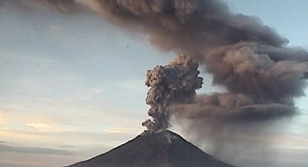 El volcán Popocatépetl presentó 201 exhalaciones con ligeras cantidades de ceniza