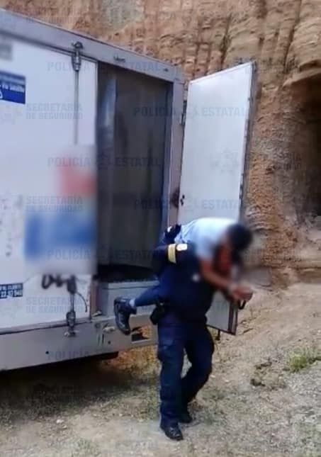 Rescatan a secuestrado maniatado en camioneta de mercancía