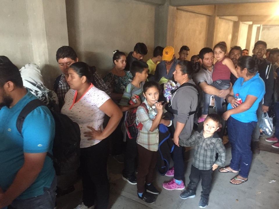 Policía de Ecatepec rescata a 44 migrantes guatemaltecos