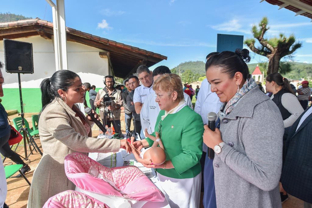 Diputados locales del PT llevan servicios de salud a comunidad de Valle de Bravo 