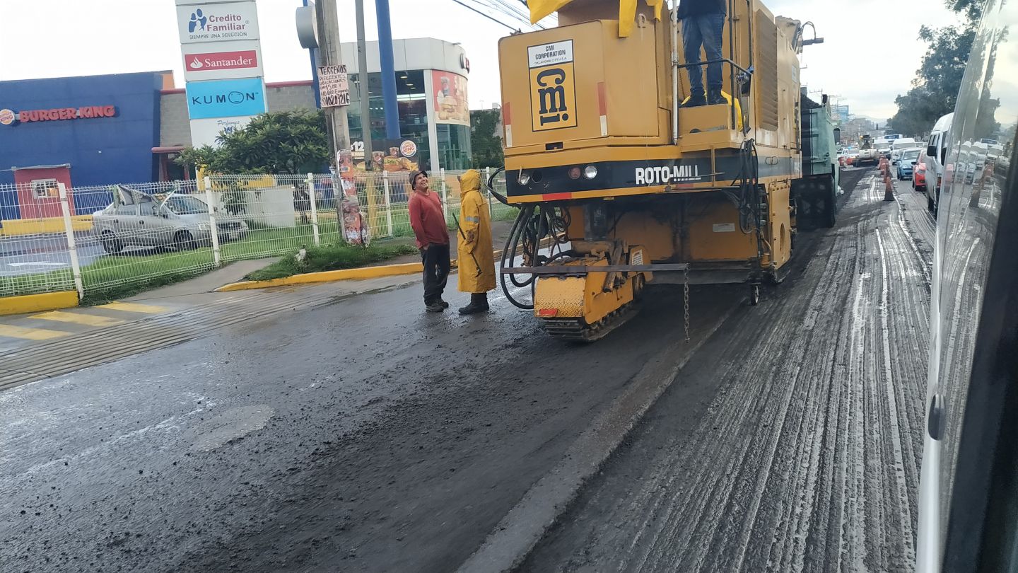 Tráfico en Chicoloapan por obras de pavimentación en la México - Texcoco