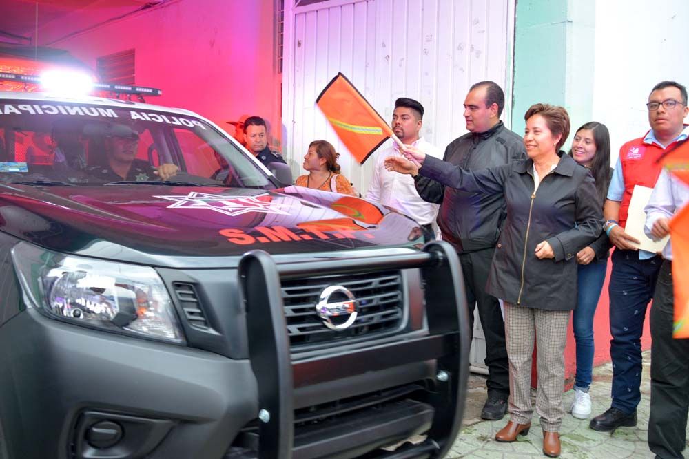 Entrega Maricela Serrano patrullas a policía de Ixtapaluca