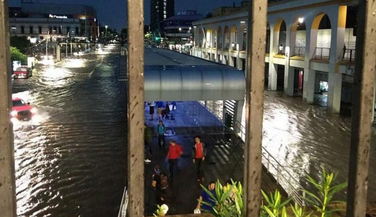 Torrencial lluvia deja una persona fallecida en Guadalajara