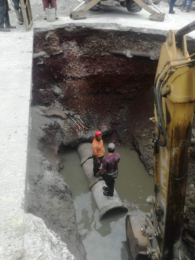 Tres días tardarán en reparar socavón en Ecatepec