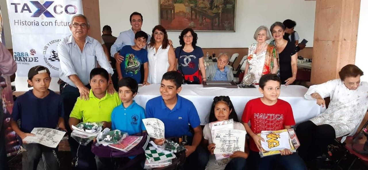 
Gobierno de Taxco rinde homenaje al ajedrecista Héctor Ortiz Bustos.  