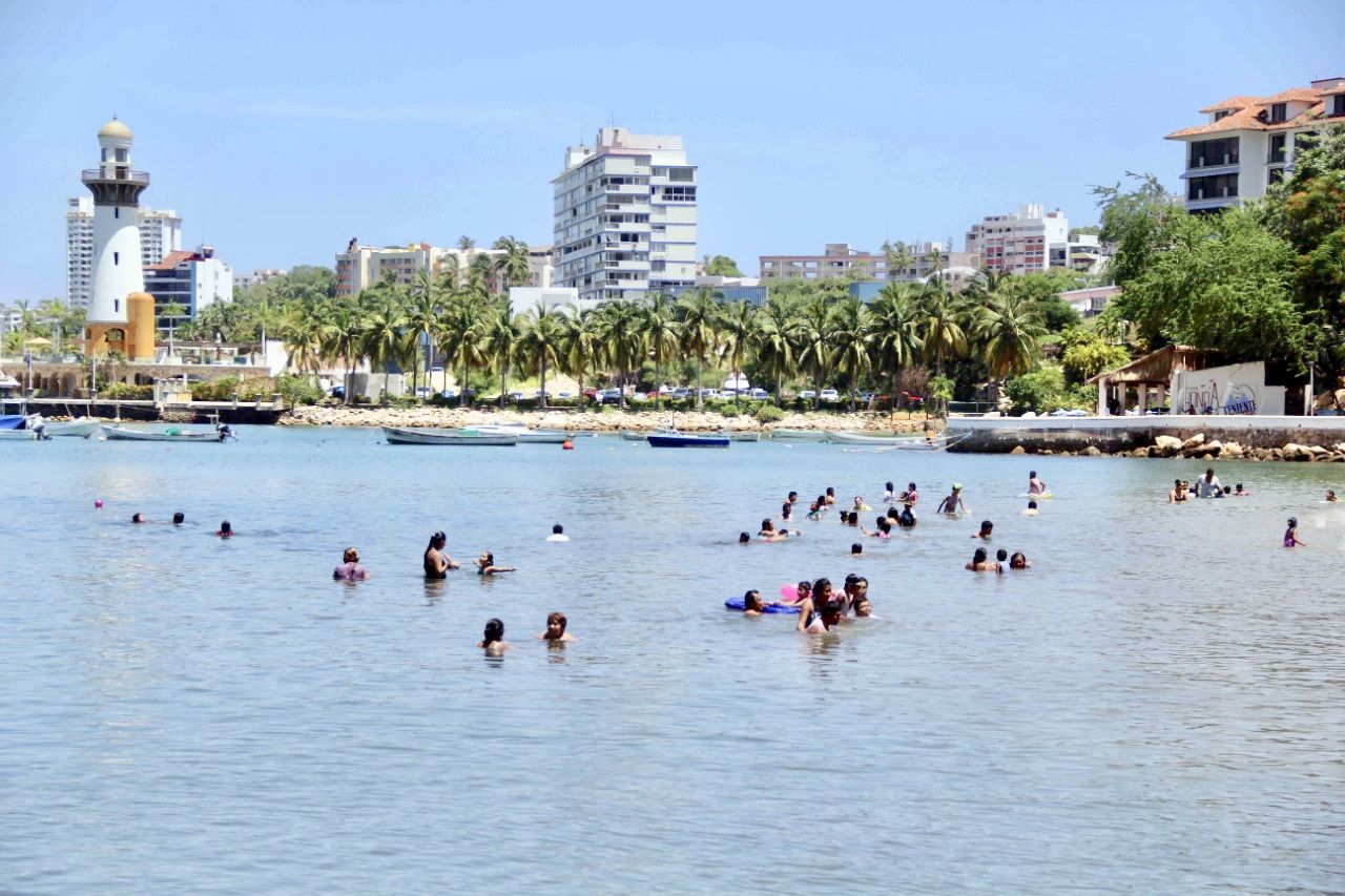 Playas Manzanillo y Hornos aptas para uso recreativo: Cofepris 