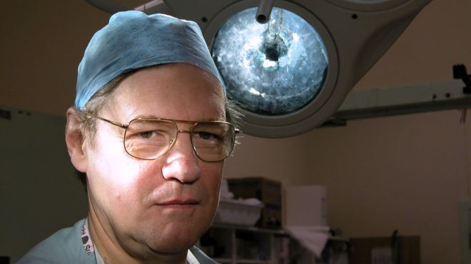 Stephen Westaby cirujano cardiologo con mas de 12,000 operaciones exitosas gracias a una fractura de craneo