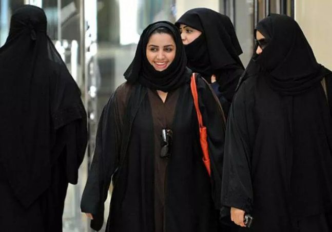 Aprobado: en Arabia Saudita ahora mujeres ya pueden viajar sin tutor