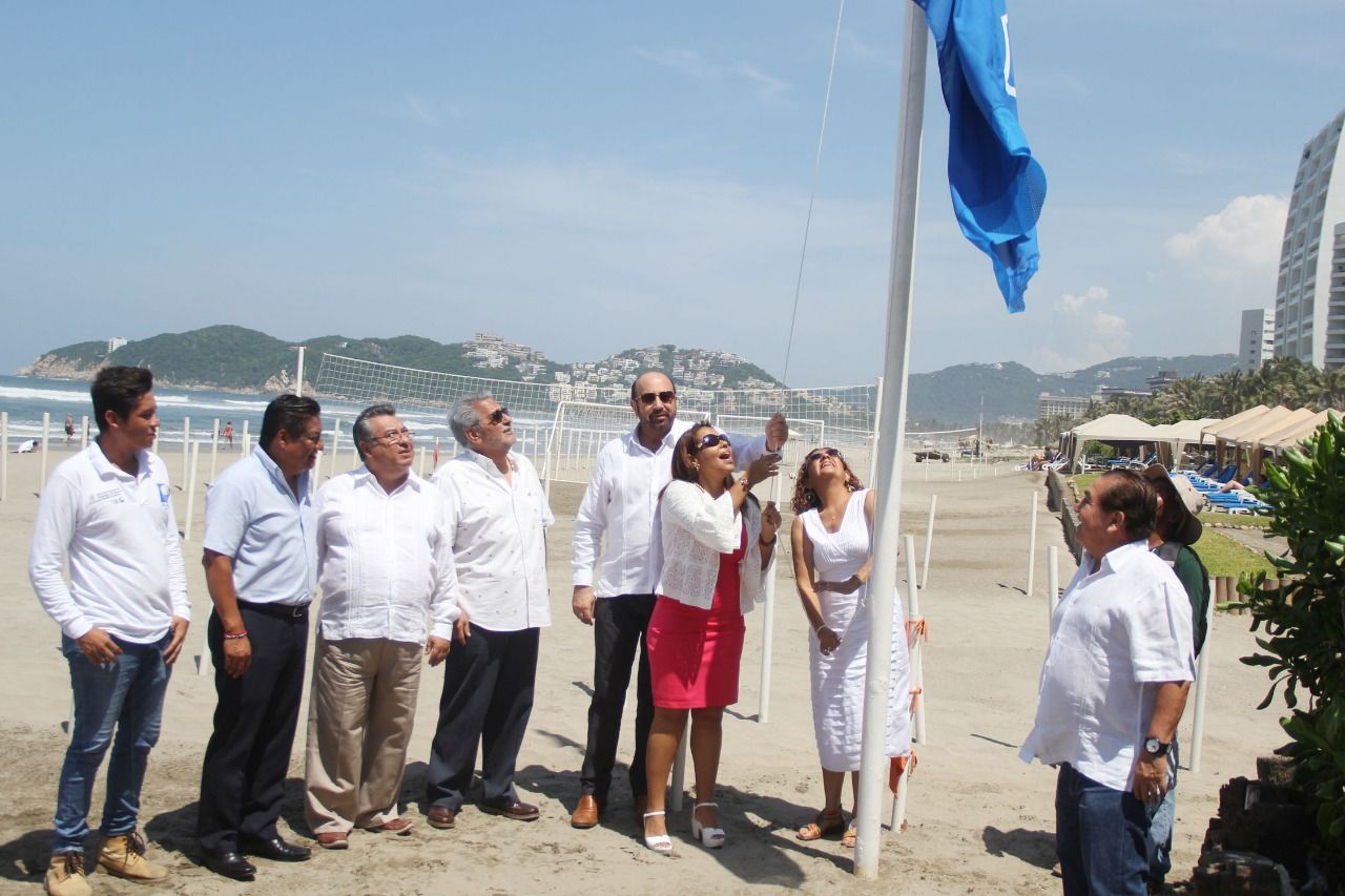 Izan distintivo ambiental Blue Flag en playa Revolcadero
