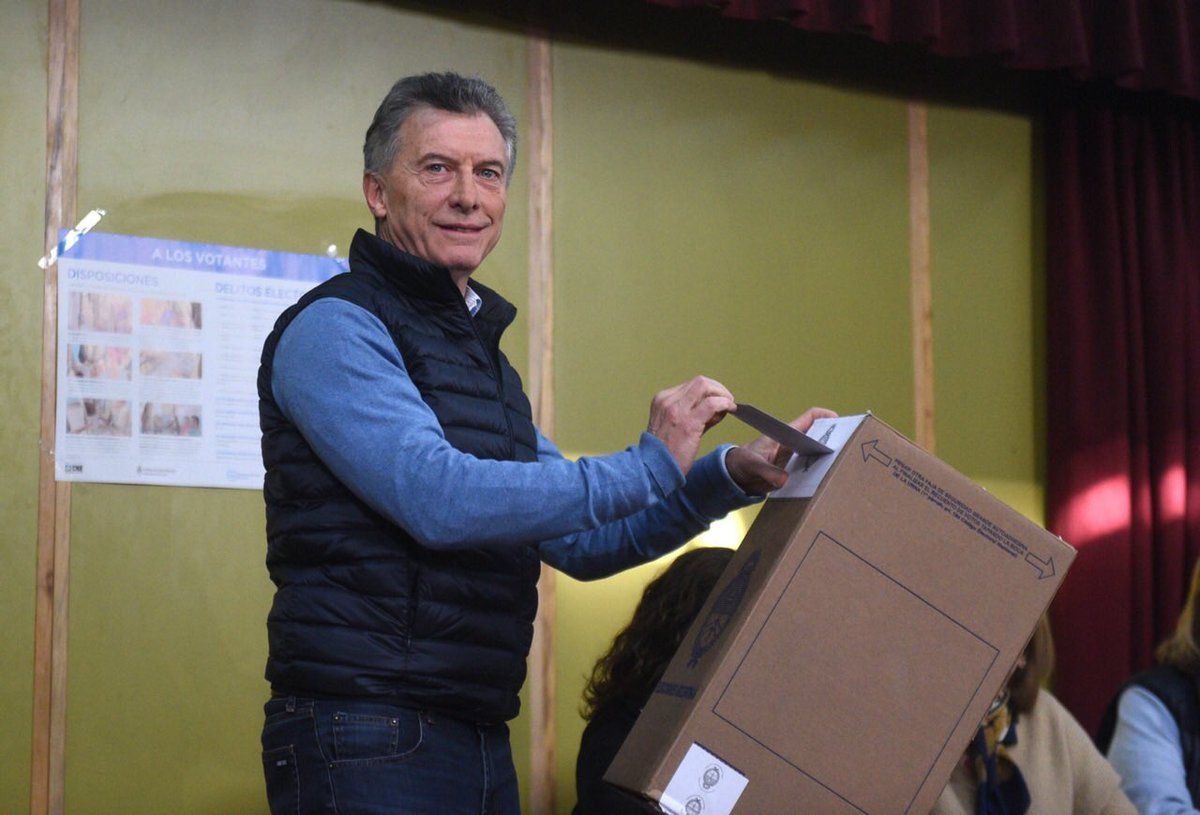 Derrota de Macri hace desplomar el peso argentino