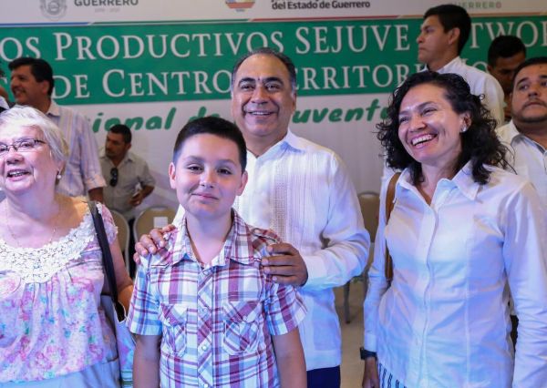 Niño de 13 años de edad que estudia en la UNAM es reconocido por Astudillo