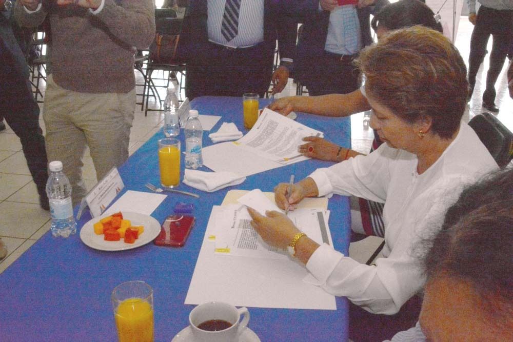 Firma Ixtapaluca convenio entre COPLADEM y ocho municipios más