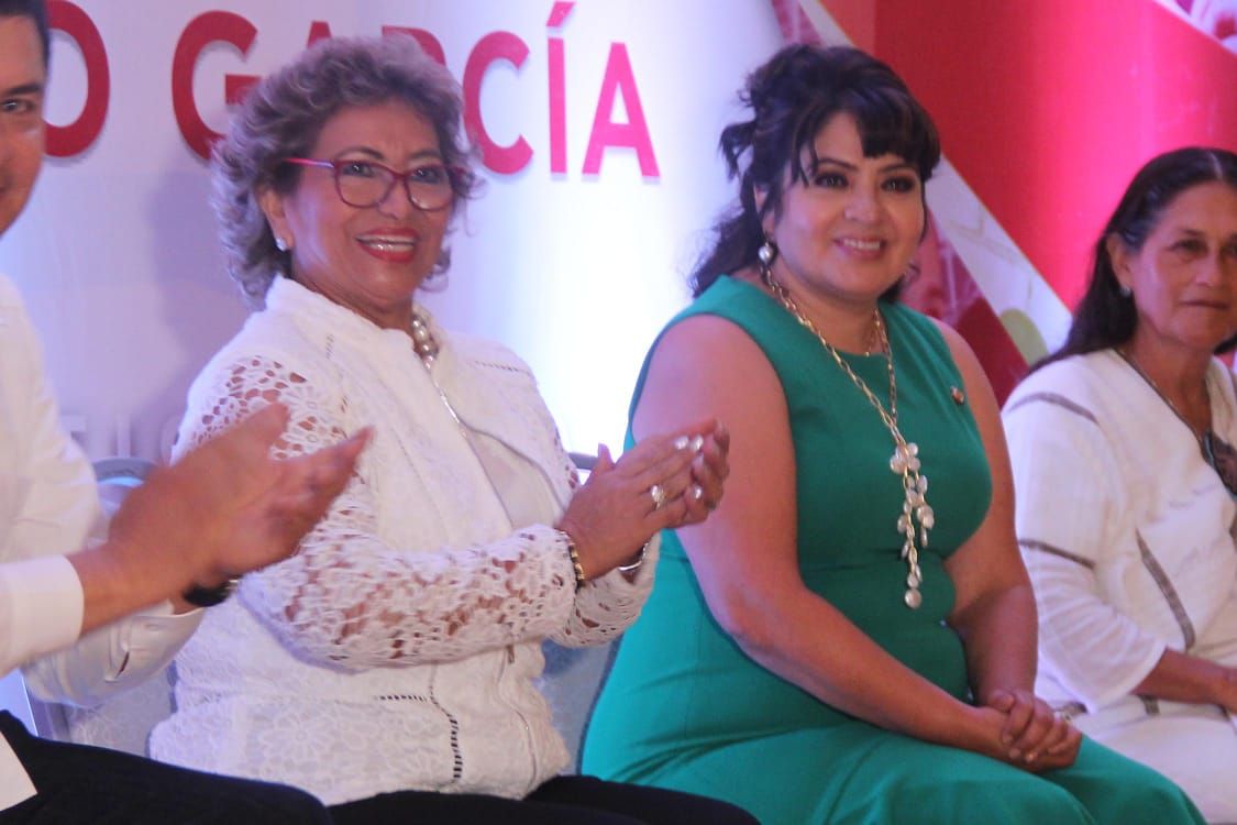 Nestora Salgado, mujer comprometida en ayudar a México, dice Adela Román 